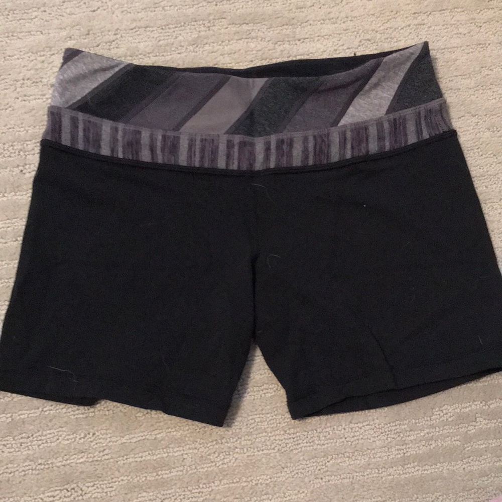 Lululemon reversible bike shorts size 6 great condition